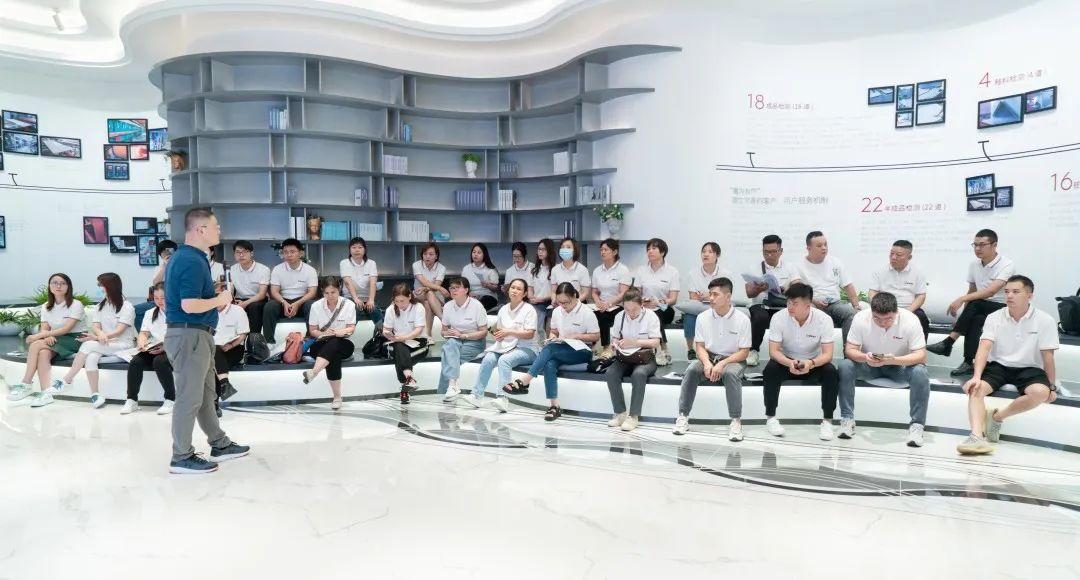 乘風破浪,全力以赴|2022鷹牌墻地專家超級門店訓練營圓滿結(jié)營!(圖8) 乘風破浪,全力以赴|2022鷹牌墻地專家超級門店訓練營圓滿結(jié)營!(圖8)