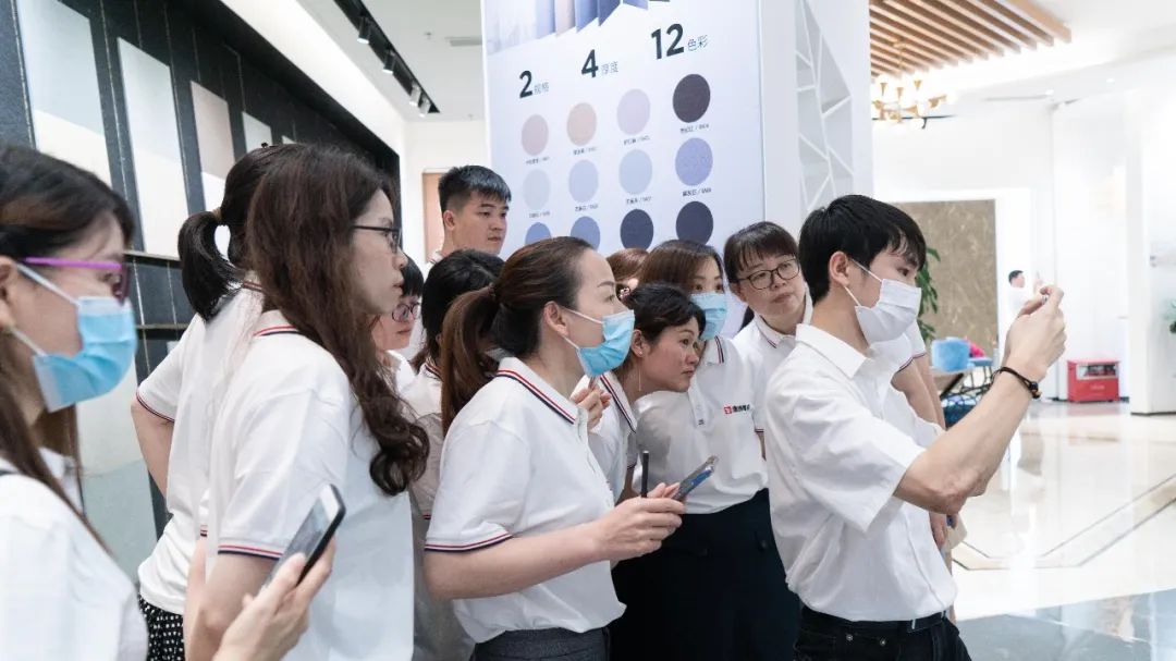 乘風破浪,全力以赴|2022鷹牌墻地專家超級門店訓練營圓滿結(jié)營!(圖9) 乘風破浪,全力以赴|2022鷹牌墻地專家超級門店訓練營圓滿結(jié)營!(圖9)
