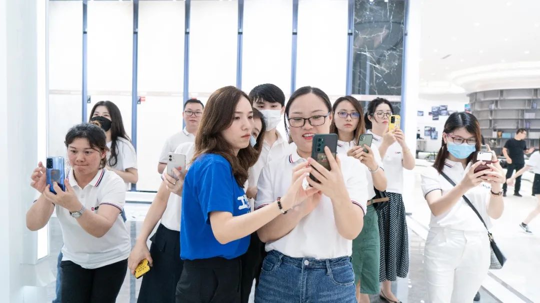 乘風破浪,全力以赴|2022鷹牌墻地專家超級門店訓練營圓滿結(jié)營!(圖11) 乘風破浪,全力以赴|2022鷹牌墻地專家超級門店訓練營圓滿結(jié)營!(圖11)