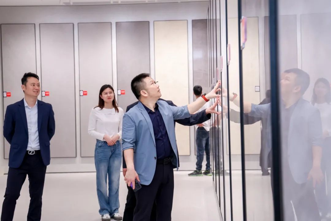 新鷹牌 創未來｜鷹牌新總部展廳盛大揭幕&中國瓷IP新品隆重上市！(圖5)
