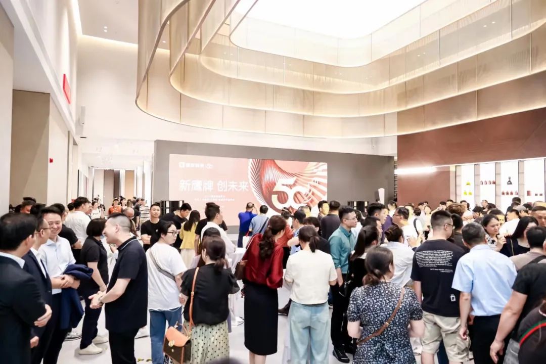 新鷹牌 創未來｜鷹牌新總部展廳盛大揭幕&中國瓷IP新品隆重上市！(圖14)