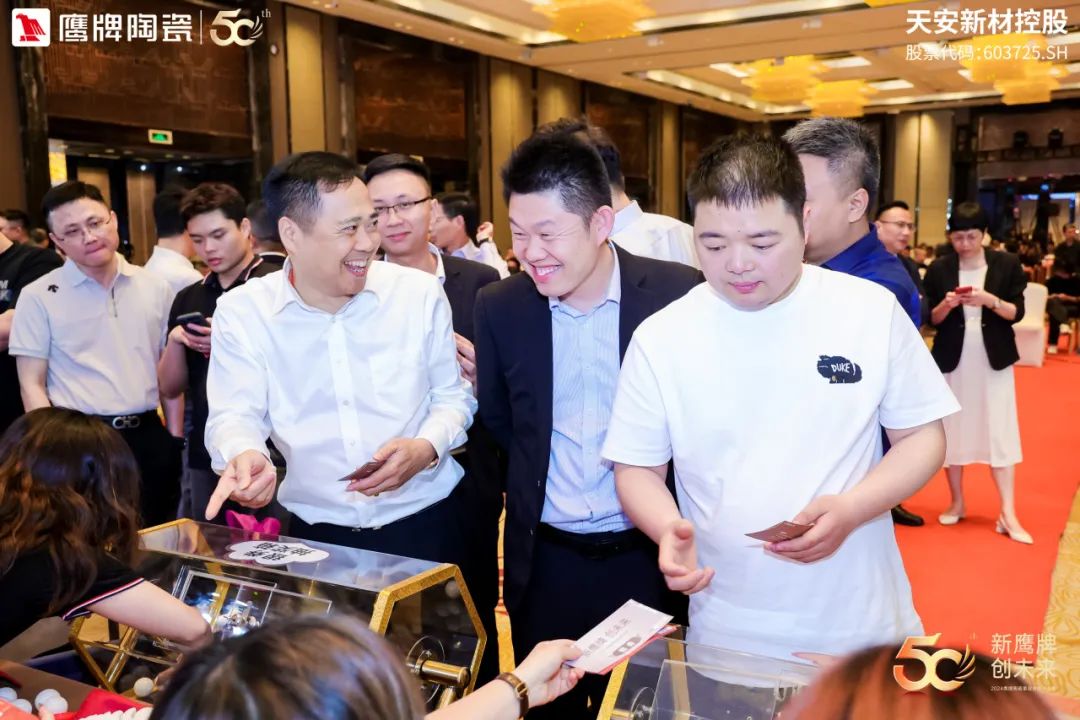 新鷹牌 創(chuàng)未來｜鷹牌陶瓷418事業(yè)合伙人大會(huì)圓滿舉行(圖36)