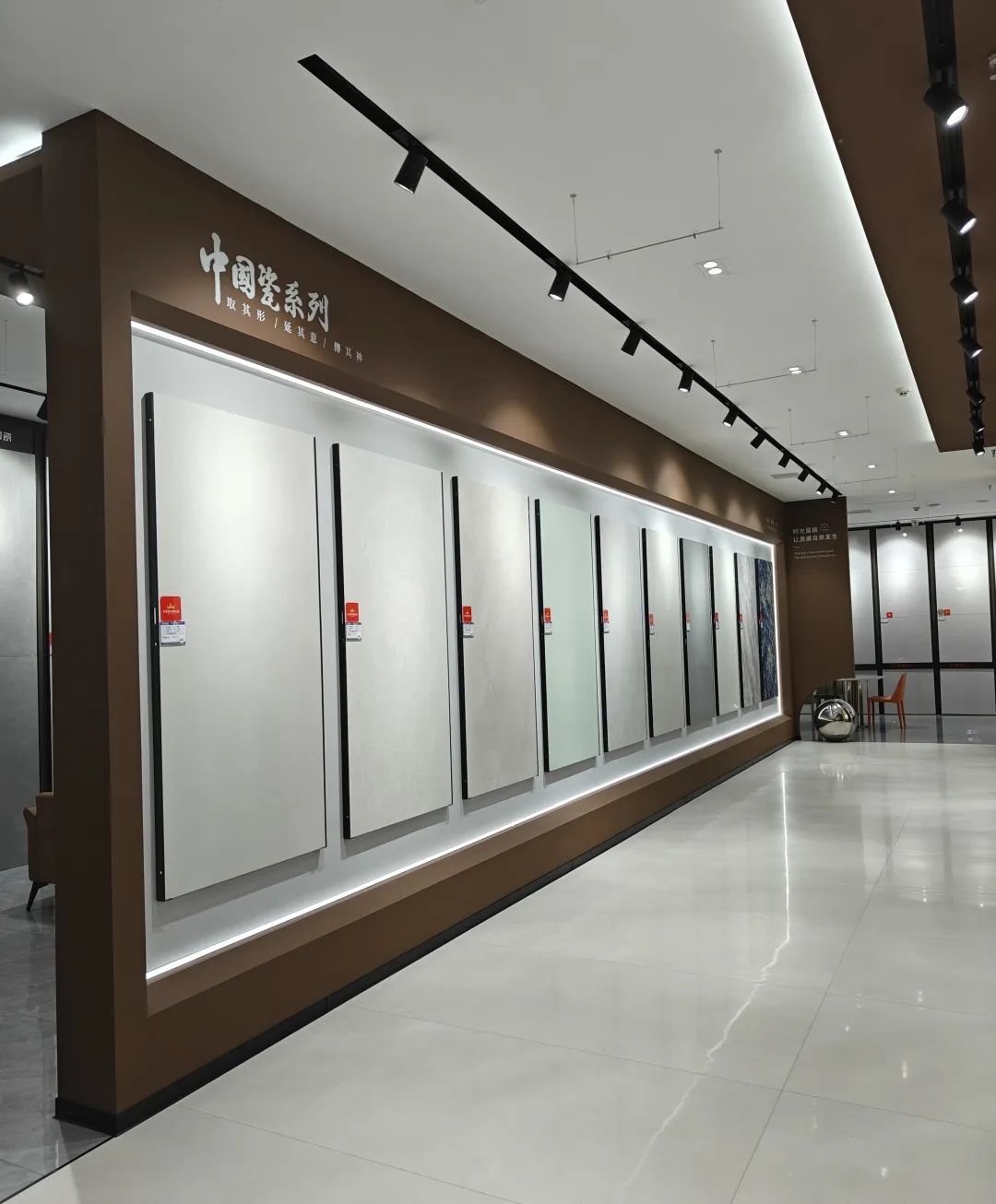 鷹牌50周年 門(mén)店風(fēng)采｜河南駐馬店鷹牌旗艦店，讓雅致成為生活的底色(圖7)