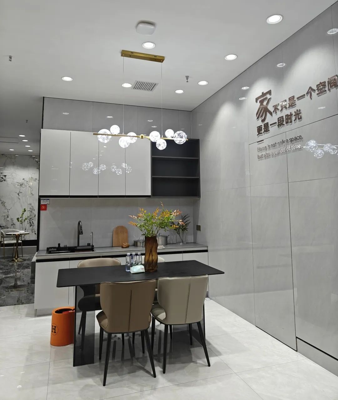 鷹牌50周年 門(mén)店風(fēng)采｜河南駐馬店鷹牌旗艦店，讓雅致成為生活的底色(圖13)