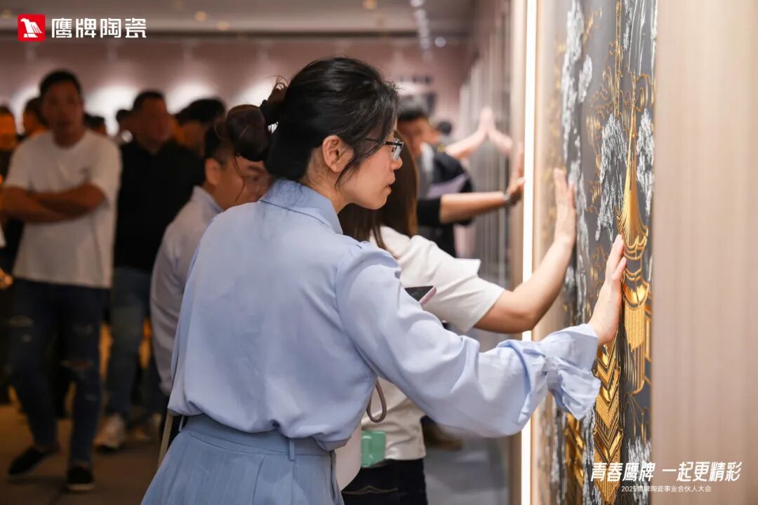 榜樣力量丨鷹牌陶瓷榮獲“2025年度家居領(lǐng)軍品牌”大獎！(圖15)