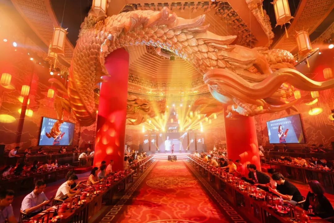 榜樣力量丨鷹牌陶瓷榮獲“2025年度家居領(lǐng)軍品牌”大獎！(圖2)
