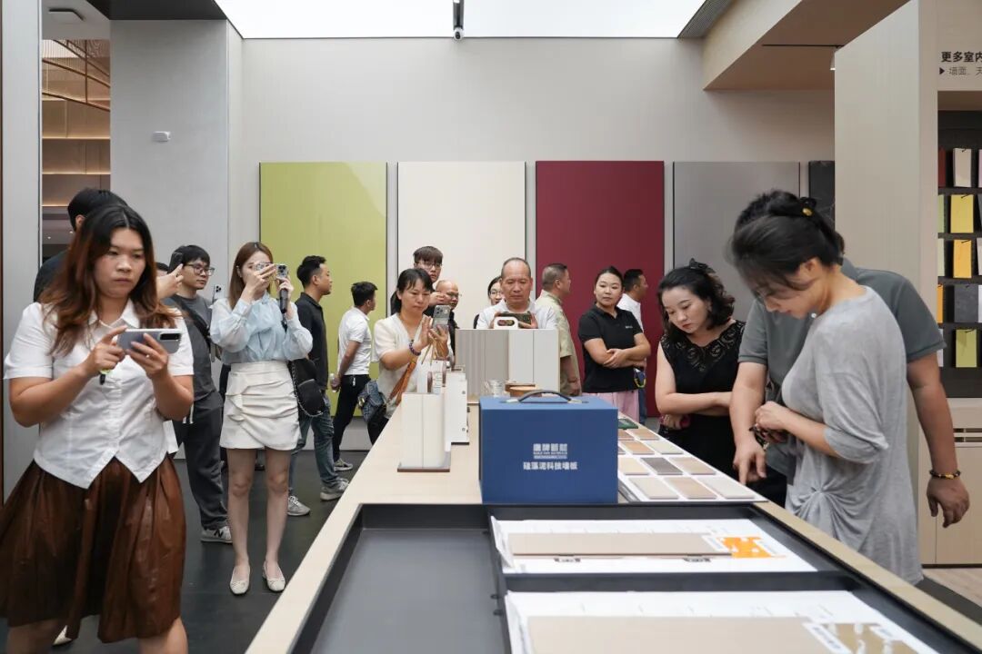 風(fēng)起處,萬(wàn)物生 | 鷹牌新材戰(zhàn)略發(fā)布會(huì)圓滿落幕!(圖15) 風(fēng)起處,萬(wàn)物生 | 鷹牌新材戰(zhàn)略發(fā)布會(huì)圓滿落幕!(圖15)